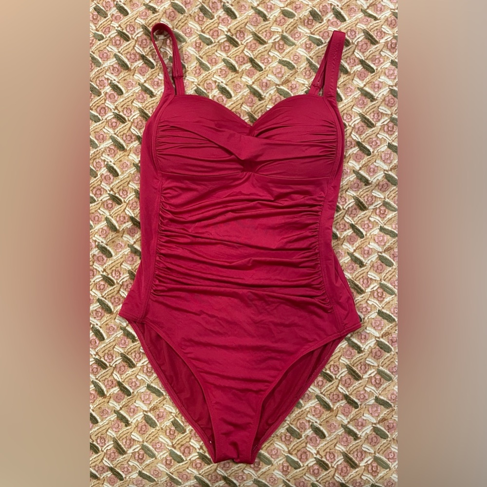 Bond Eye | Cherry Red One-piece Swimsuit | 6D